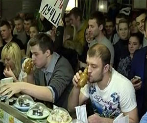 Чемпионат по скоростному поеданию суши в Минске